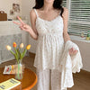 PajamaSet blanc fleurs lifestyle tulipes jaunes ambiance matinale cosy - Bébé Lova