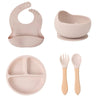 Set de vaisselle bébé en silicone beige : bavoir, bol à ventouse, assiette compartimentée, fourchette et cuillère à manche bois - Bébé Lova