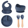 Set de vaisselle bébé en silicone bleu marine : bavoir, bol à ventouse, assiette compartimentée, fourchette et cuillère à manche bois - Bébé Lova