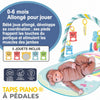 Bébé allongé jouant sur un tapis piano à pédales pour développer coordination et motricité - Bébé Lova