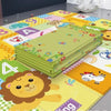 Tapis de jeu éducatif pliable double face vert plié posé sur le tapis déplié à motifs animaux et chiffres dans une chambre - Bébé Lova