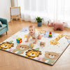 Tapis de jeu éducatif pliable avec un bébé qui rampe sur le motif animaux - Bébé Lova