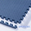 Dalle de tapis puzzle SoftFloor bleu marine en gros plan avec ses bords emboîtables, dimensions 30 x 30 x 2,5 cm - Bébé Lova