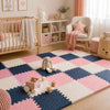 Tapis puzzle PuzzleMat coloris bleu marine, rose et écru dans une chambre de bébé avec une peluche lapin - Bébé Lova