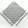 Dalles de tapis puzzle PuzzleMat grises en gros plan avec leurs bords emboîtables et bordures - Bébé Lova