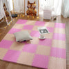 Tapis puzzle EVA rose et crème installé dans une pièce décorée pour enfant - Bébé Lova
