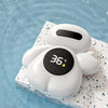 Thermomètre de bain bébé coloris blanc posé sur l'eau affichant 36°C - Bébé Lova