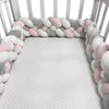 Tour de lit tressé rose pastel gris et blanc pour lit de bébé - Bébé Lova