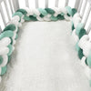 Tour de lit tressé vert foncé vert menthe et blanc pour chambre de bébé - Bébé Lova