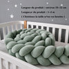 Tour de lit tressé vert sauge avec indications de largeur et longueur disponibles - Bébé Lova