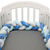 Tour de lit tressé bleu ciel et blanc avec motifs étoiles pour lit bébé - Bébé Lova