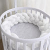 Tresse de lit coloris blanc uni installée dans un lit rond - Bébé Lova