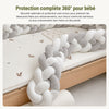 Protection complète 360° de la tresse de lit anti-chocs grise et blanche sur le bord du matelas - Bébé Lova
