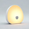 Veilleuse bruit blanc RGB tactile GlowSound éclairage chaud minimaliste sur fond clair - Bébé Lova