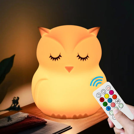 Veilleuse chouette LED tactile avec télécommande et lumière apaisante sur table de nuit - Bébé Lova