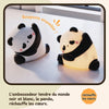 Deux veilleuses panda LED tactiles PandaLight côte à côte avec éclairage chaleureux - Bébé Lova