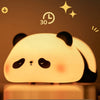 Veilleuse panda LED PandaLight allongée avec éclairage tamisé et minuterie 30 minutes - Bébé Lova