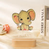 Veilleuse personnalisable prénom éléphant décorative posée sur une table de chevet avec prénom Peter - Bébé Lova
