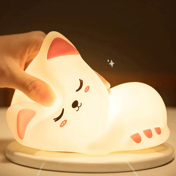 Veilleuse chat en silicone souple activée par pression avec éclairage chaleureux - Bébé Lova