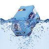 voiture Montessori en tissu immergée dans l’eau démontrant sa résistance et lavabilité - Bébé Lova